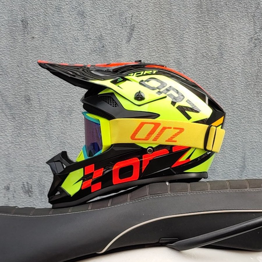 Wasp helmet (clean)